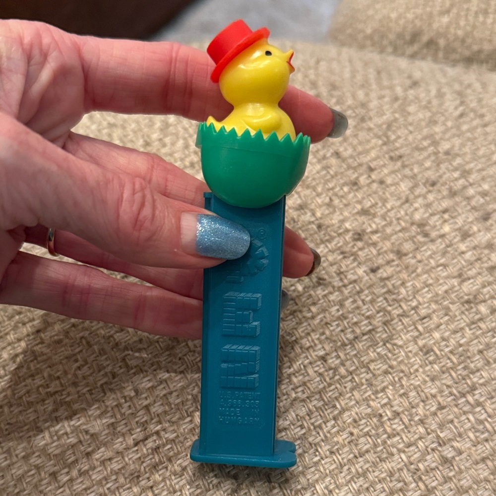 Colorful Chick Bird Pez Dispenser - Picture 4 of 4